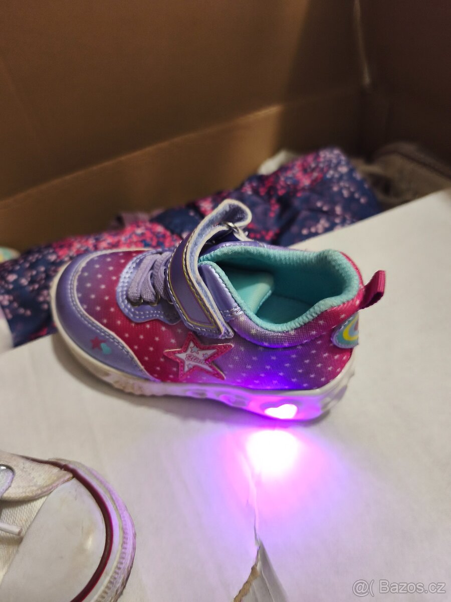 Prodám krabici plnou oblečení na holčičku 80-92 - 3