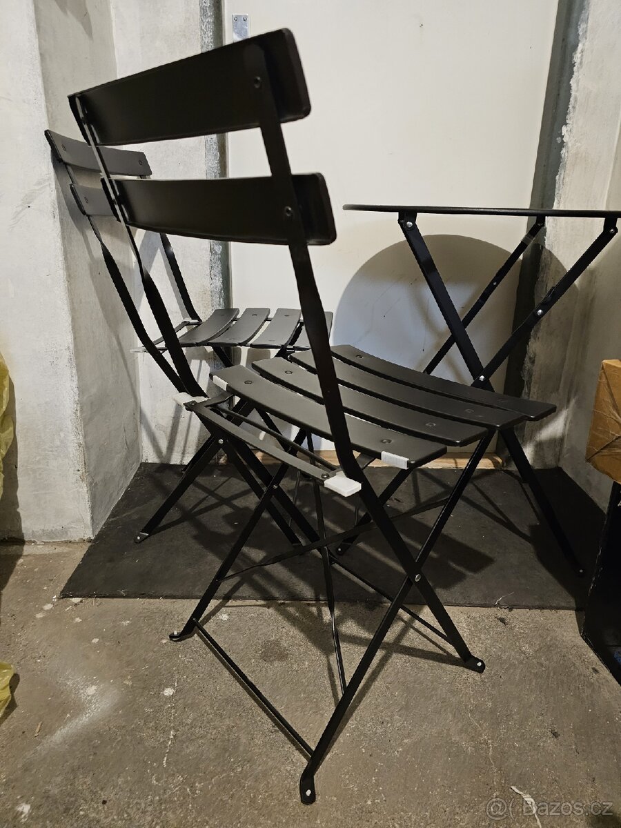 Set dvou židlí a stolku - 3