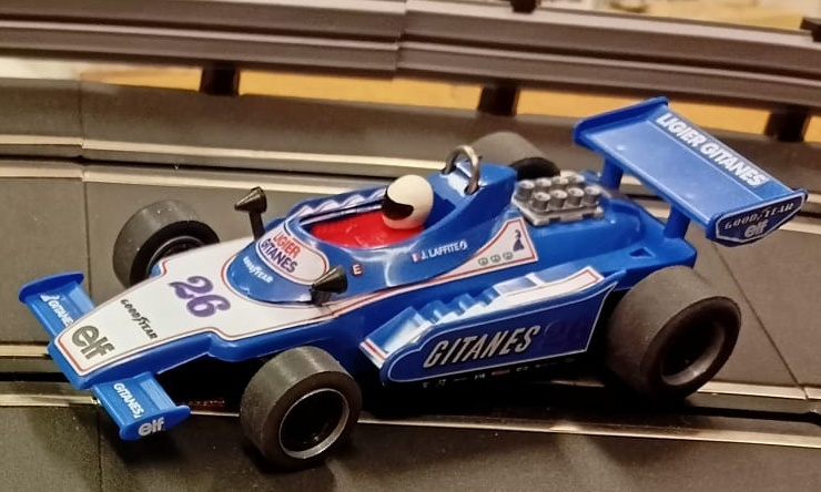 Ligier JS- číslo 26 - ITES 1:32- motor 20 OOO ot- - 3