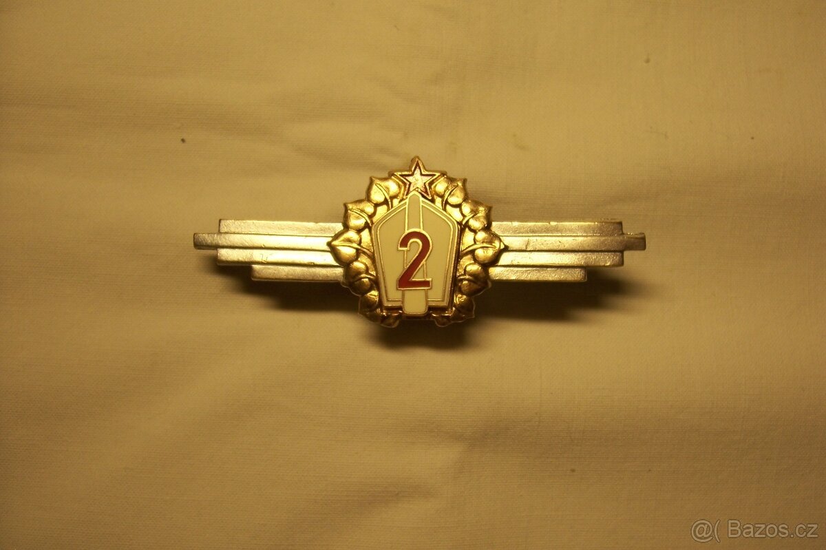 VOJENSKÁ A CIVILNÍ VYZNAMENÁNÍ - 3