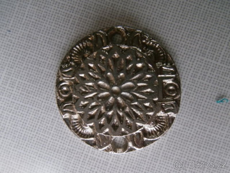 Starožitný trezor Popelka krytky zámků repliky po 500 kč - 3