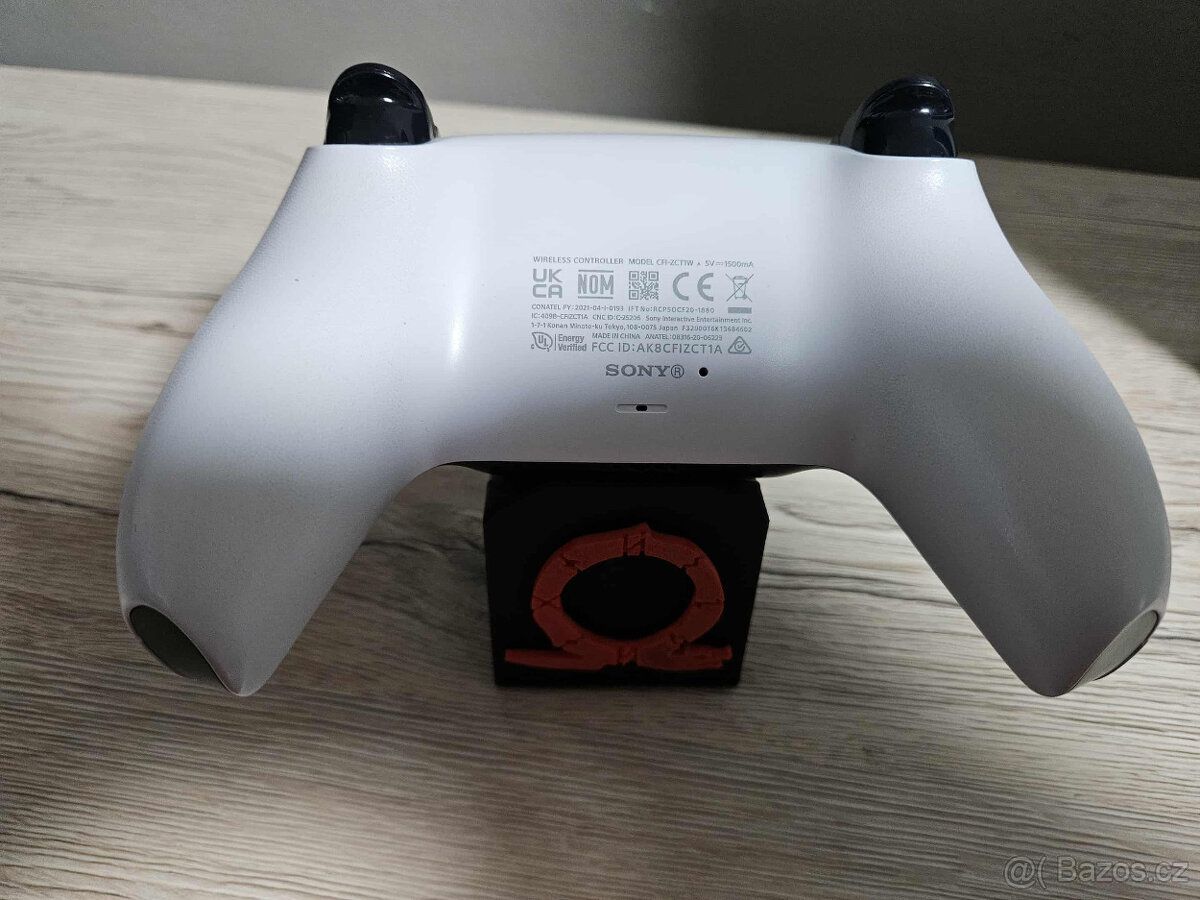 PlayStation 5 s mechanikou + God of War + stylový stojan - 3