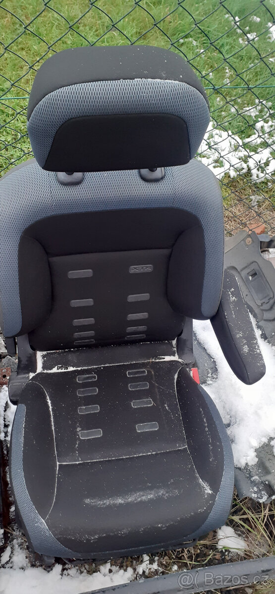 Citroën Berlingo II / Peugeot Partner II - Přední sedačky - 3