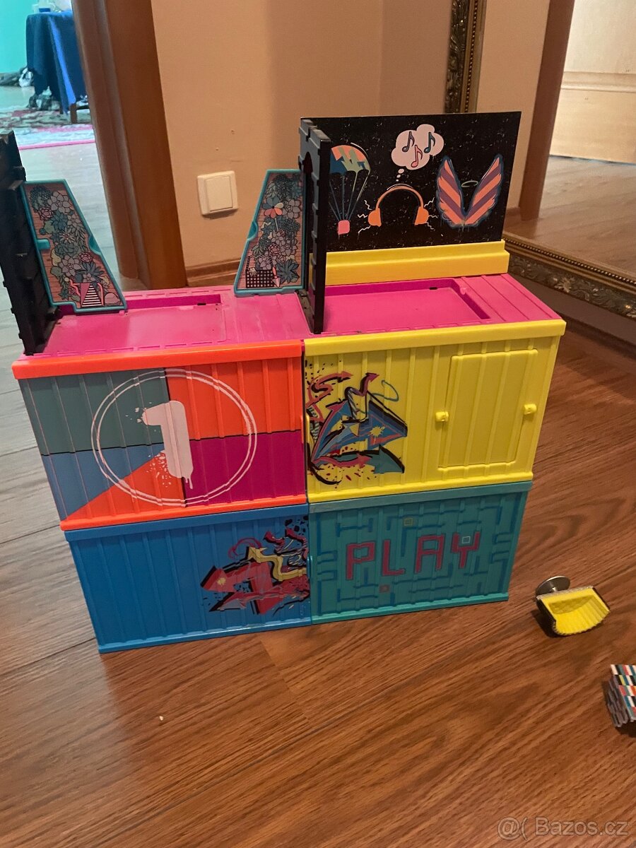 L.o.L surprise show house - 3