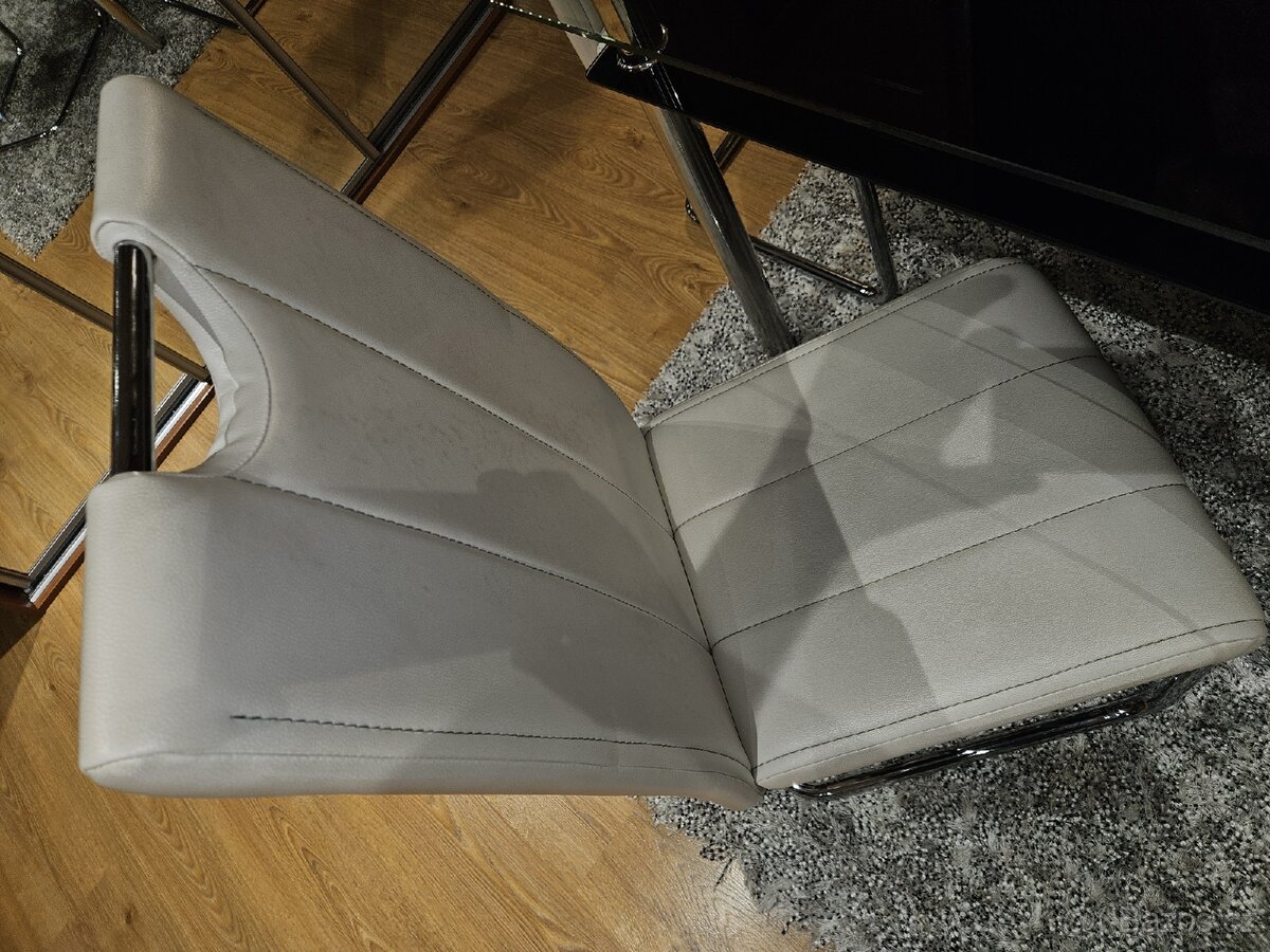 Stůl+zidle+koberec - 3