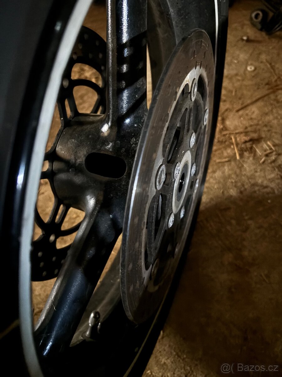 Predni a zadni kolo na Suzuki SV 650 a SV 650S 03-09 - 3