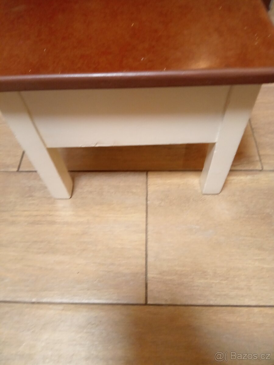 Dřevěná stolička s úložným prostorem - 3