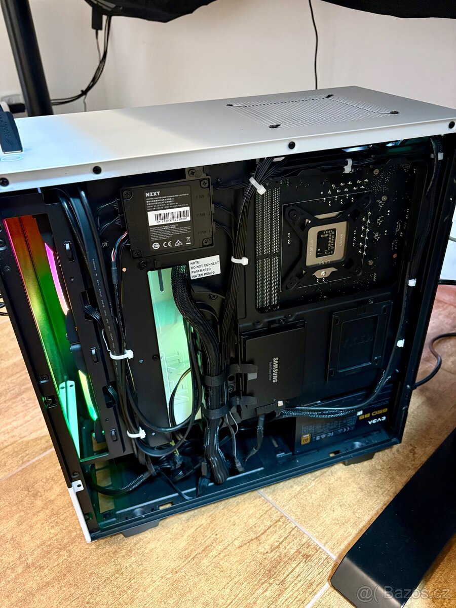 Výkonný herní PC: Radeon RX 580 / i7-9700KF / 16 Gb RAM - 3