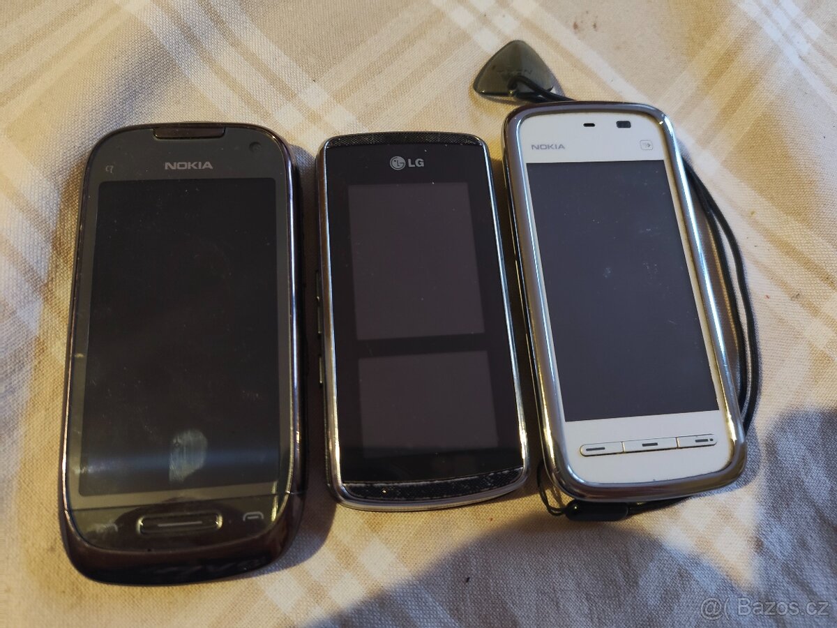 Mobilní telefony mix značek - 3