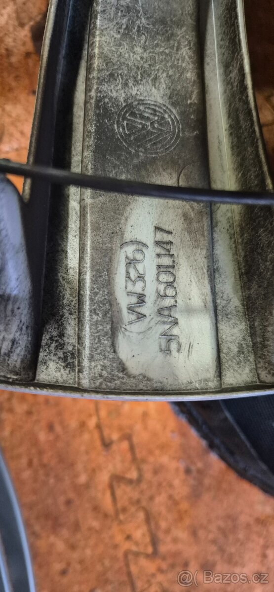 Originální středové poklice Volkswagen r17 - 3