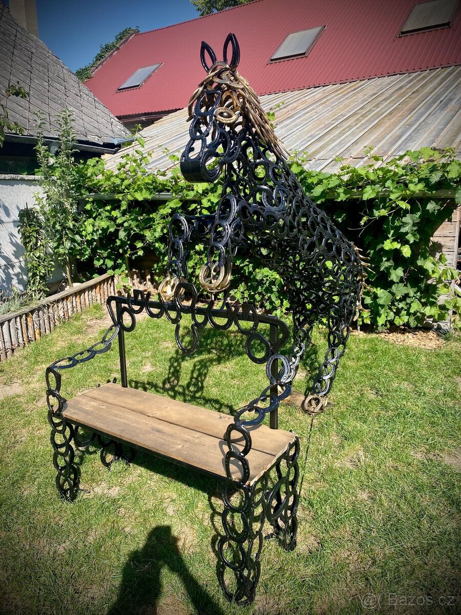 Koně z podkov v životní velikosti - 3