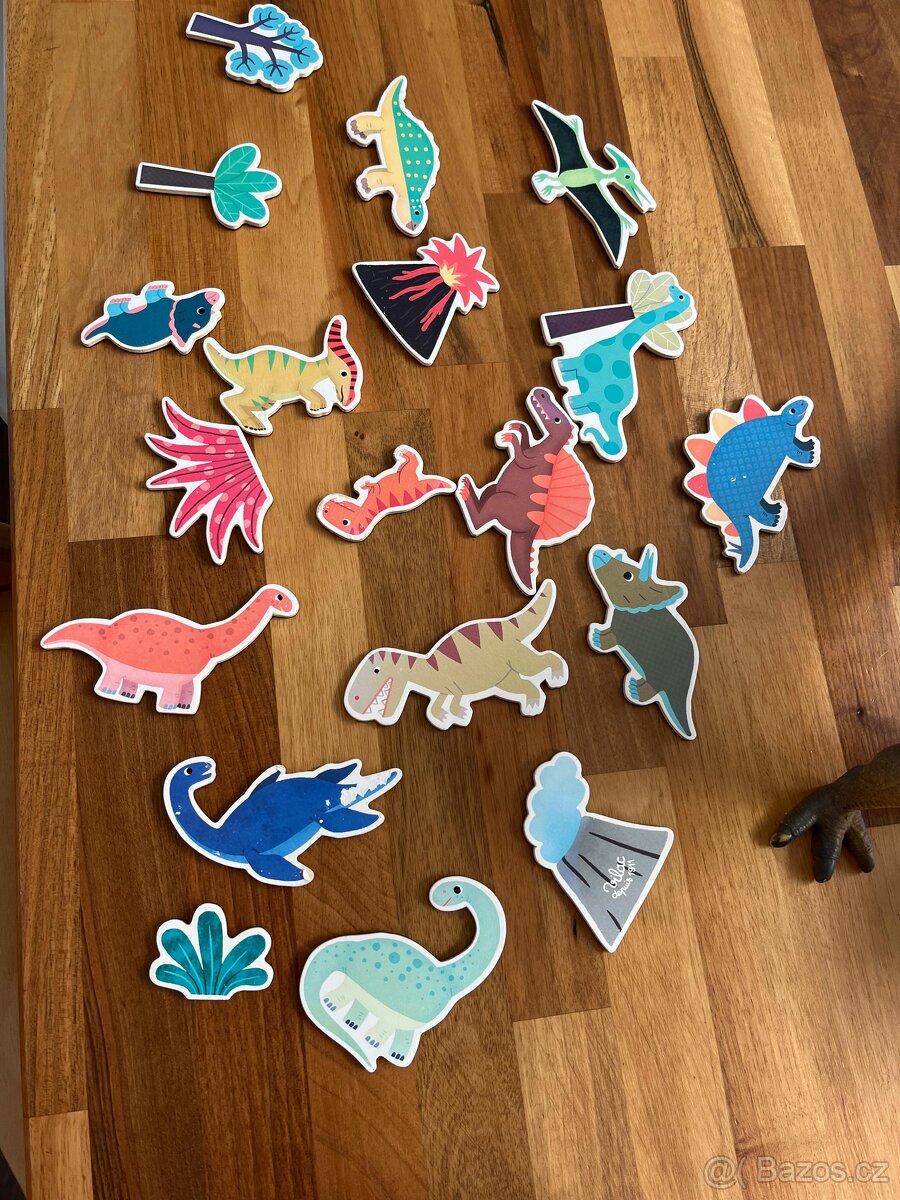 Sada různě velkých dinosaurů - 3