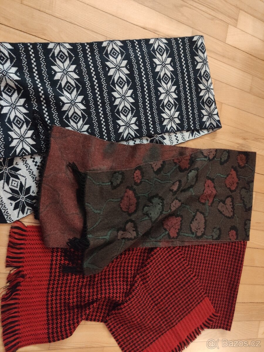 Tři kusy zimních šál - 3