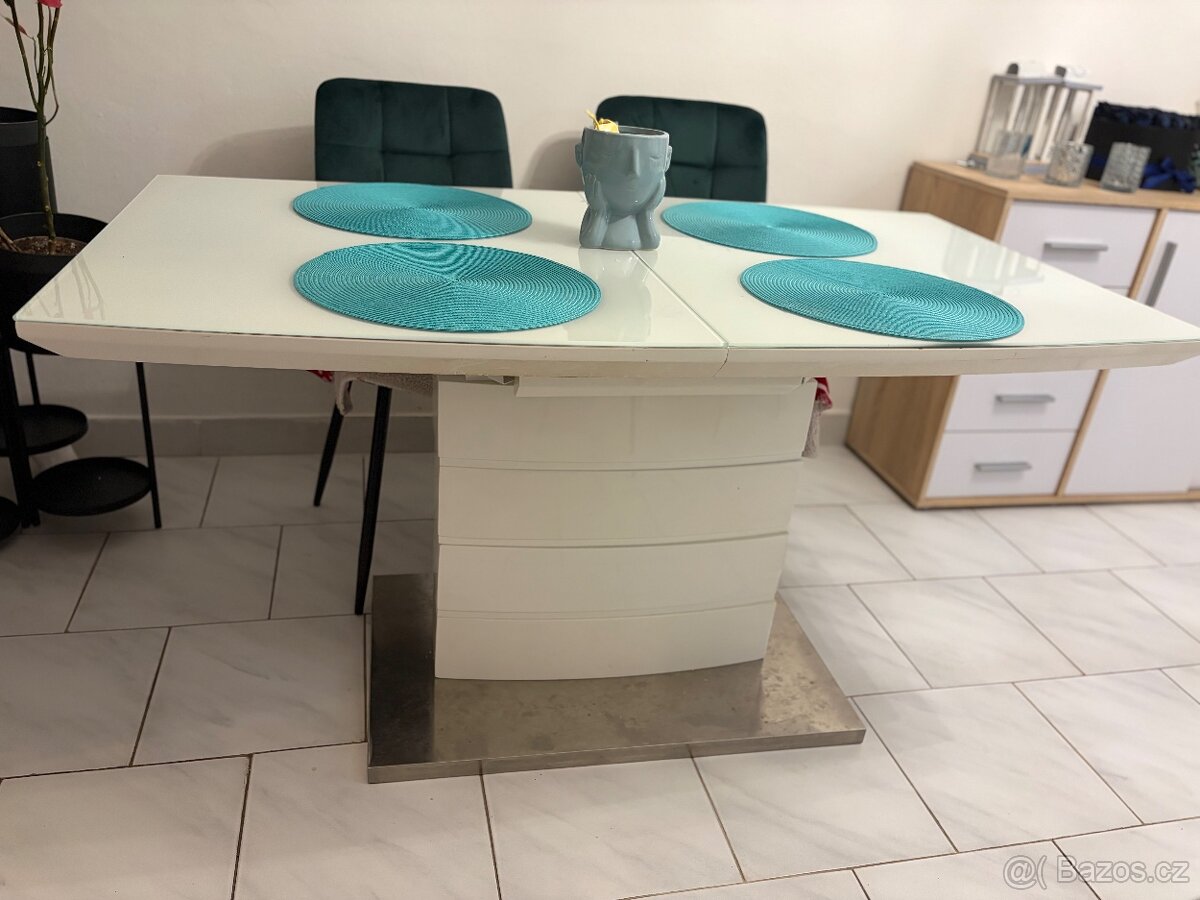 Jídelní stůl - 3