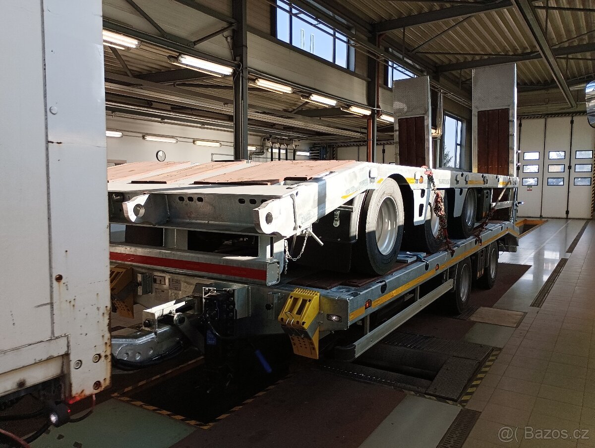 Přívěs na kompresor, vrtná souprava, harvestor, bagr, - 3