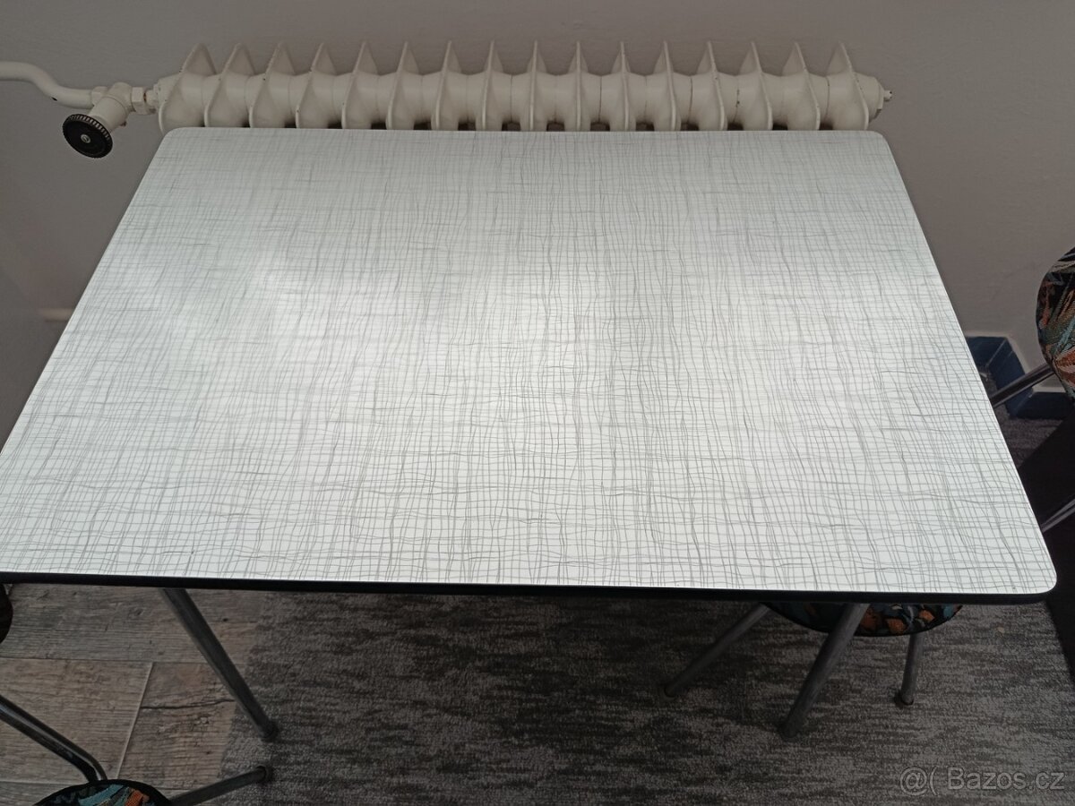 Jídelní stůl + 3 židle - 3