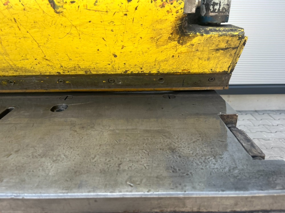 36. Tabulové nůžky NTC 2500/4 - 3