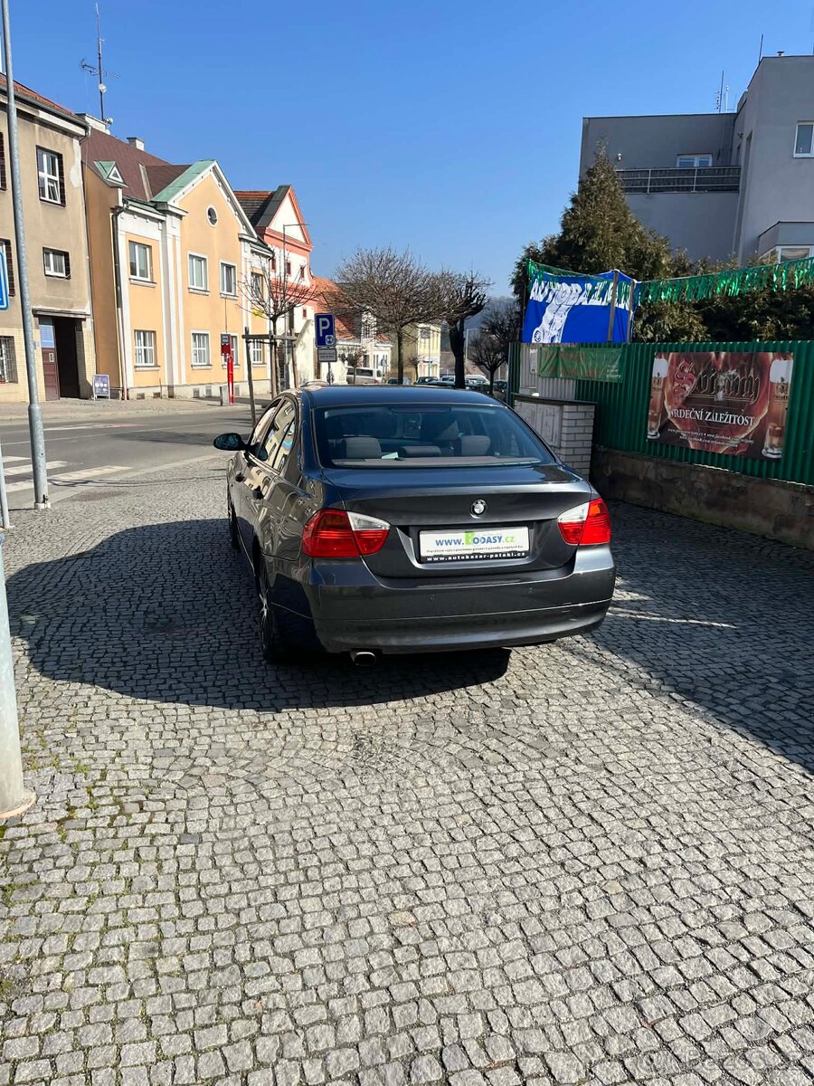BMW 320i 2.0 benzín - 3