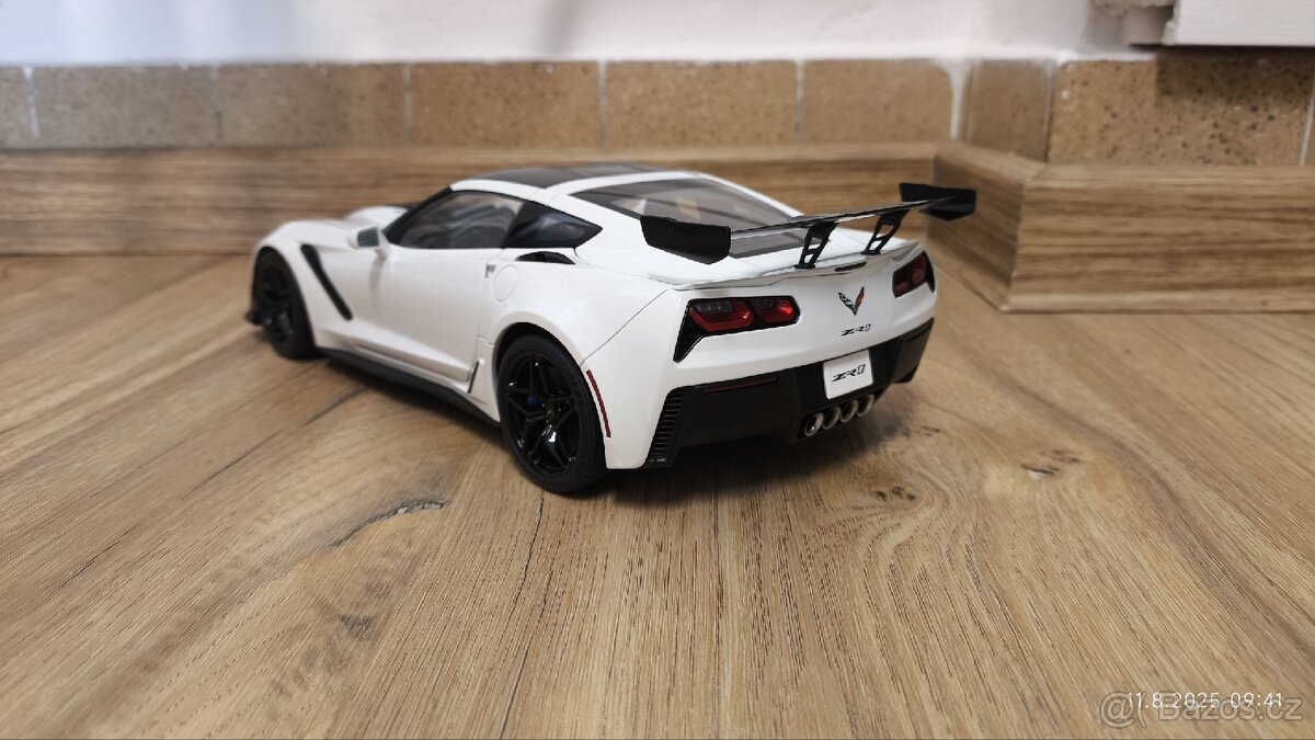 Model Chevrolet Corvette ZR1 2019 1:18 Autoart ( 71270 ) - 3