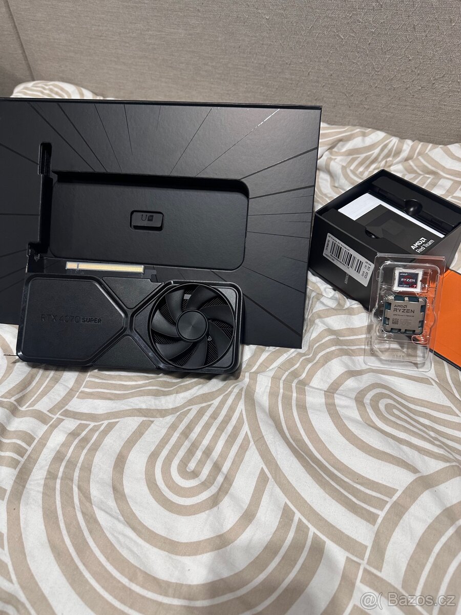 RTX 4070 Super Founders Edition - 3