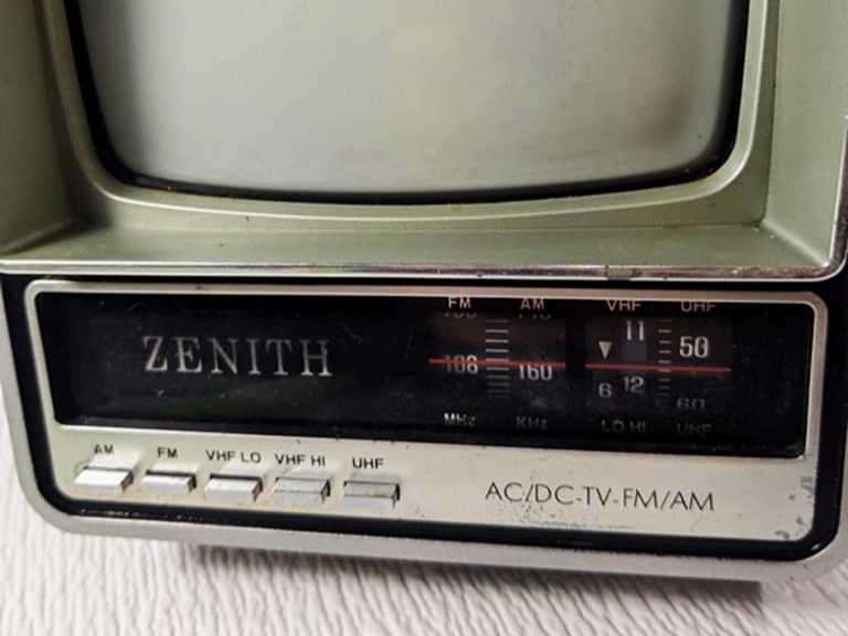 Retro přenosný televizor Zenith - 3