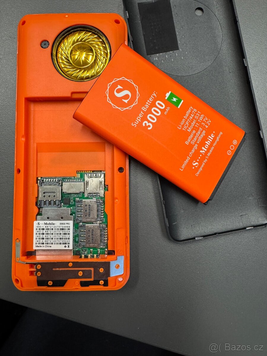 S MOBILE telefon na 4 sim - 3