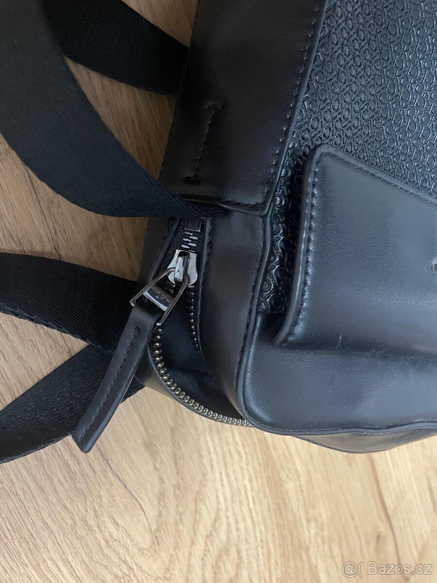 Calvin Klein crossbody taška - 3