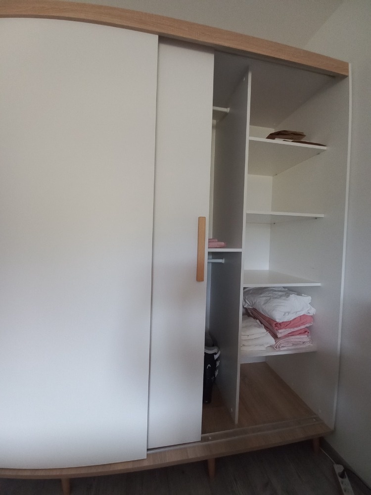 Šatní skříň s posuvnými dveřmi - 3