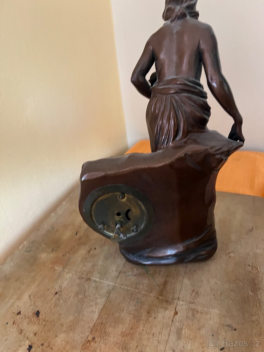 Figurína - socha s hodinami - 3
