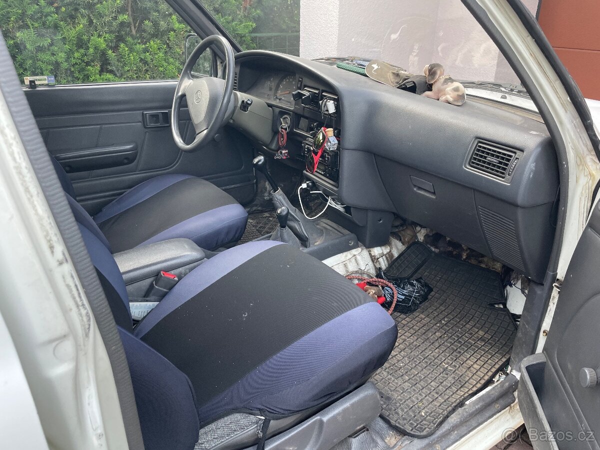 Hilux 2,4D 4WD pick up