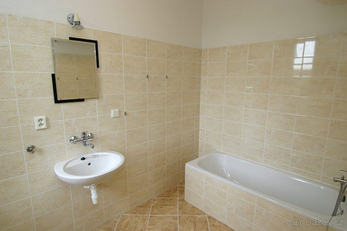 Pronajmu zařízený pokoj 25 m2 s balkónem - SPOLUBYDLENÍ - 3