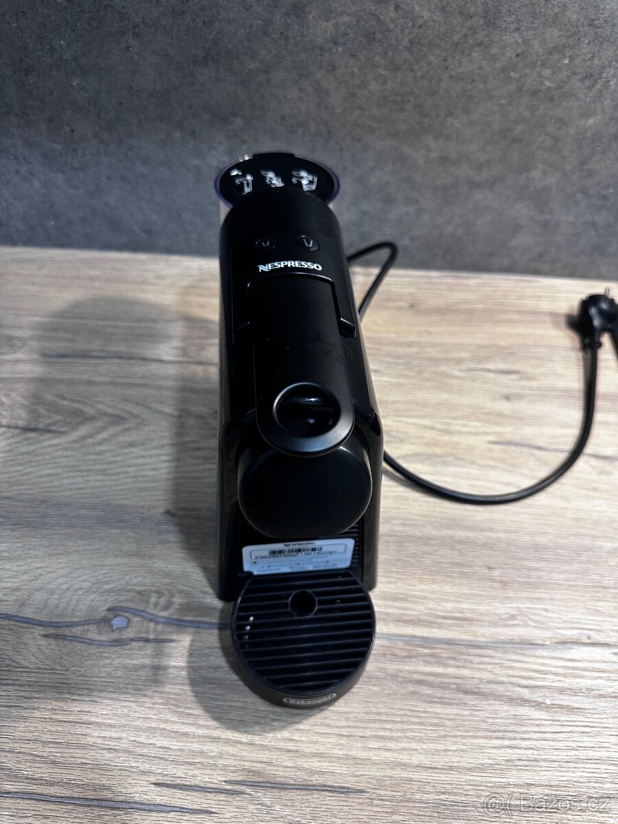 Kávovar Nespresso De'Longhi Essenza Black EN85.B - 3