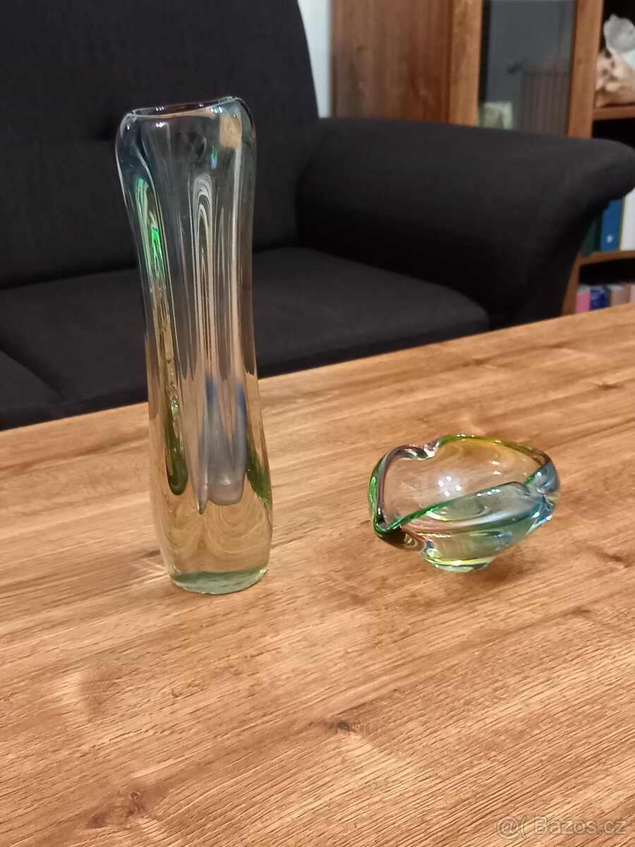 Prodám vázu a dva popelníky z hutního skla - 3
