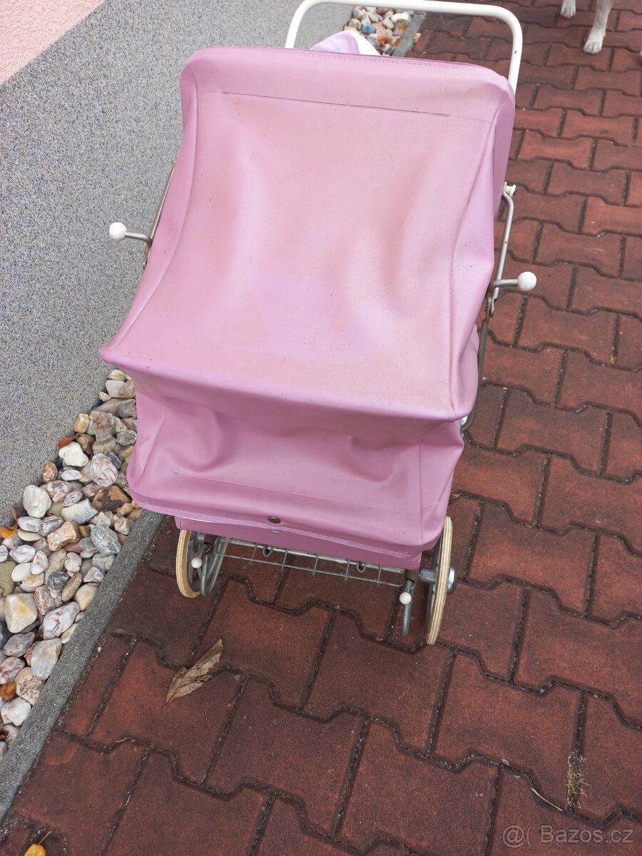Retro růžový kočárek pro panenky - 3