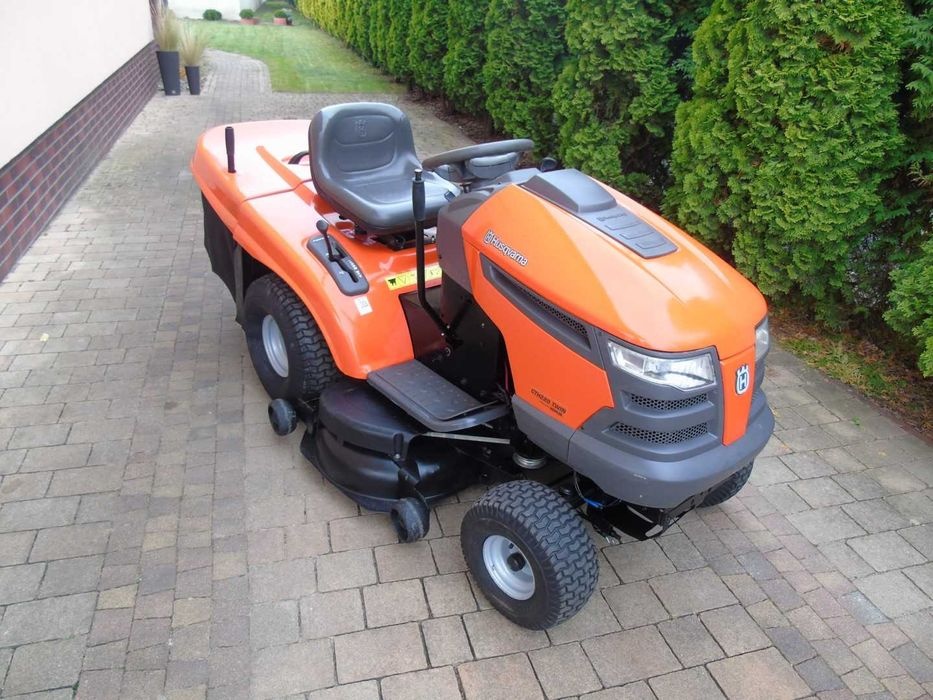 Zahradni traktor Husgvarna cth220 - 3