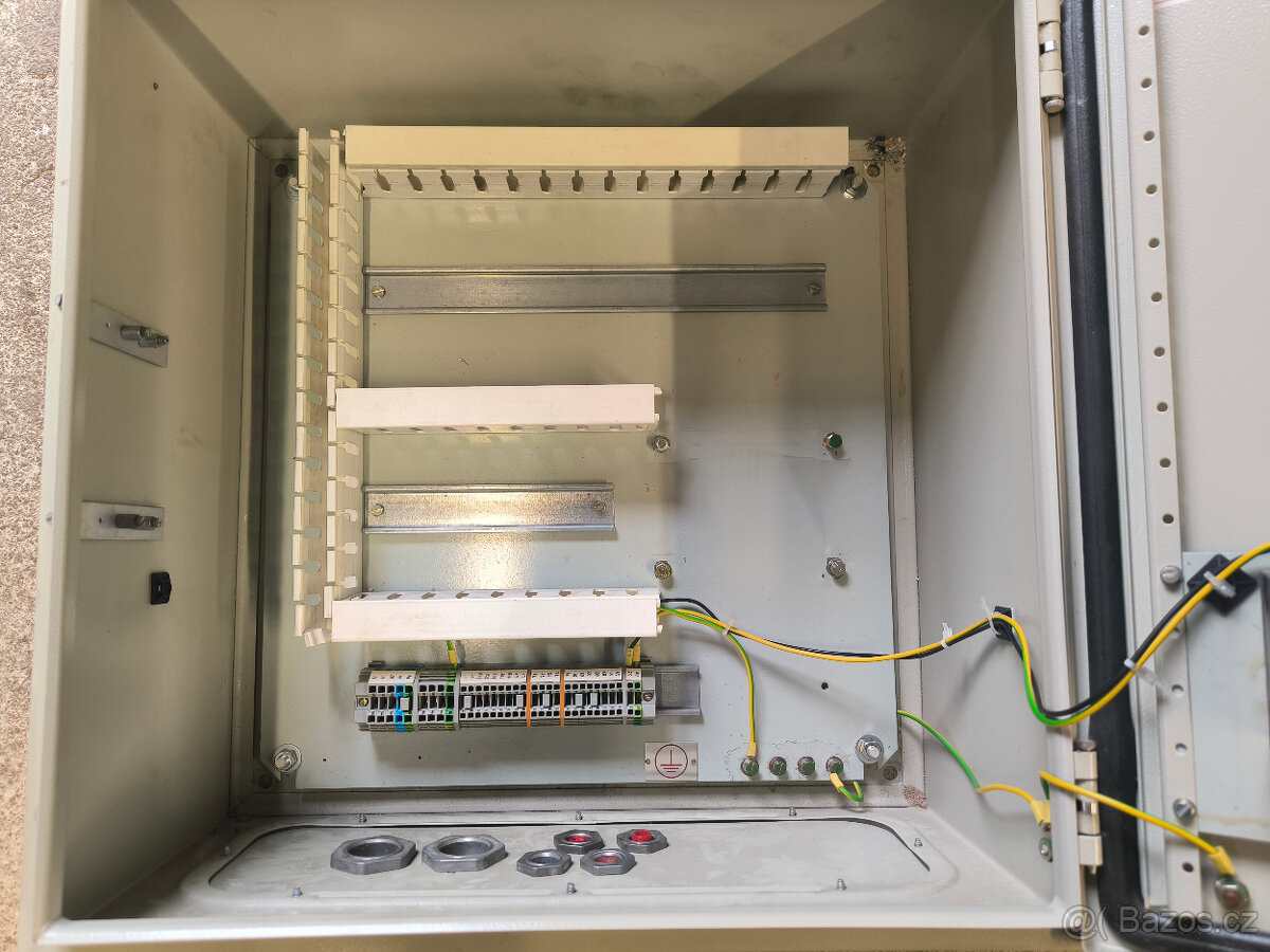 Kovový rozvaděč Schrack - 3