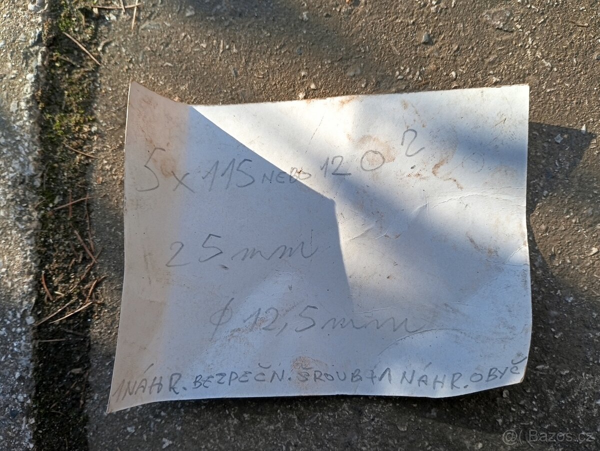 Křídlo BMW E36 a podložky - 3