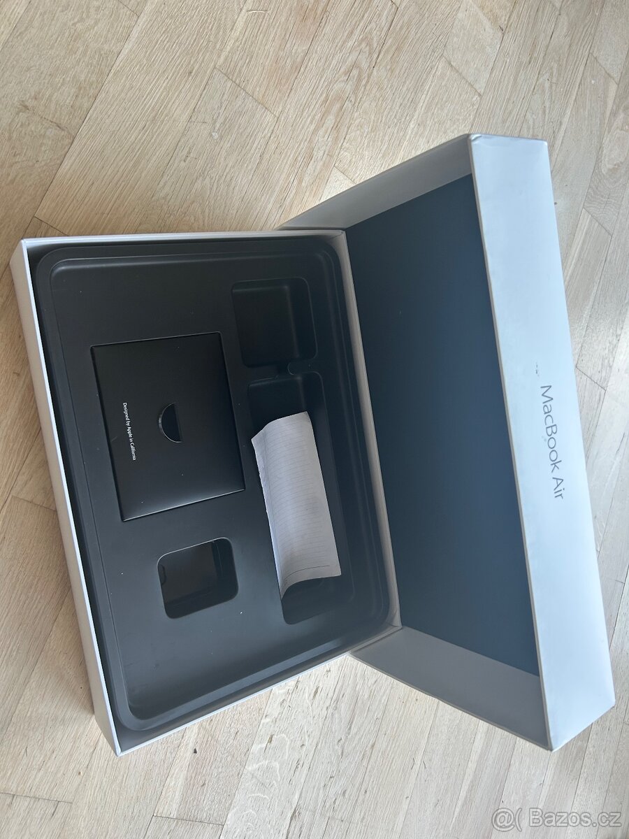 Mac book AIR 13,3" A1466 z roku 2017 - 3