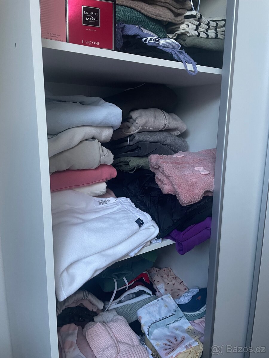 Bílá skříň s posuvnými dveřmi - 3