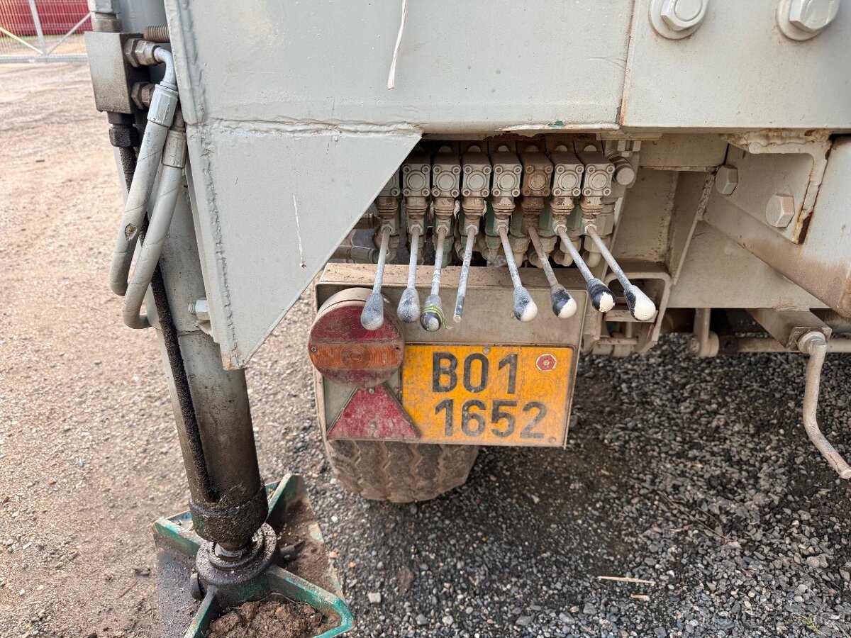 traktorová vlečka 9 t s hydraulickou rukou - 3