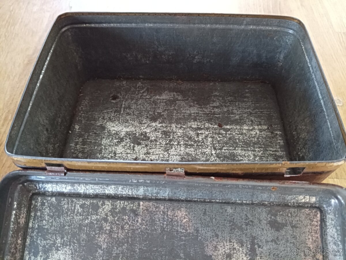 PLECHOVÁ KRABIČKA - 3