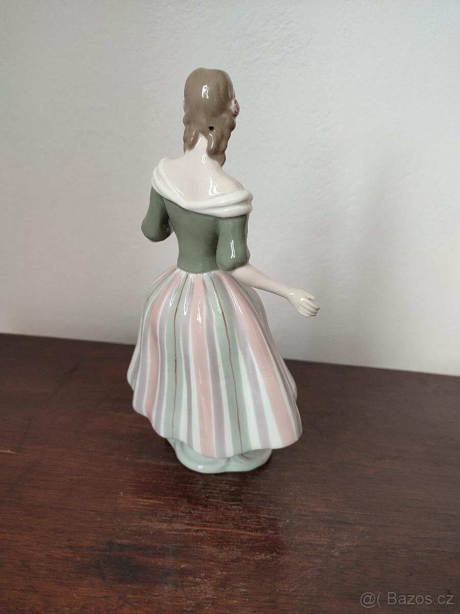 Royal dux žena porcelánová soška - 3