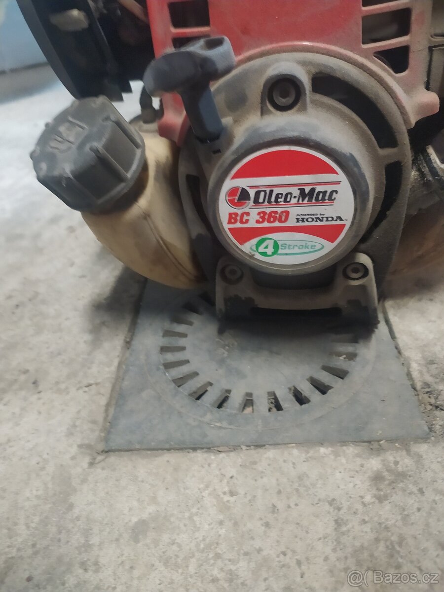 Prodám strunovou sekačku oleo-mac 4takt - 3