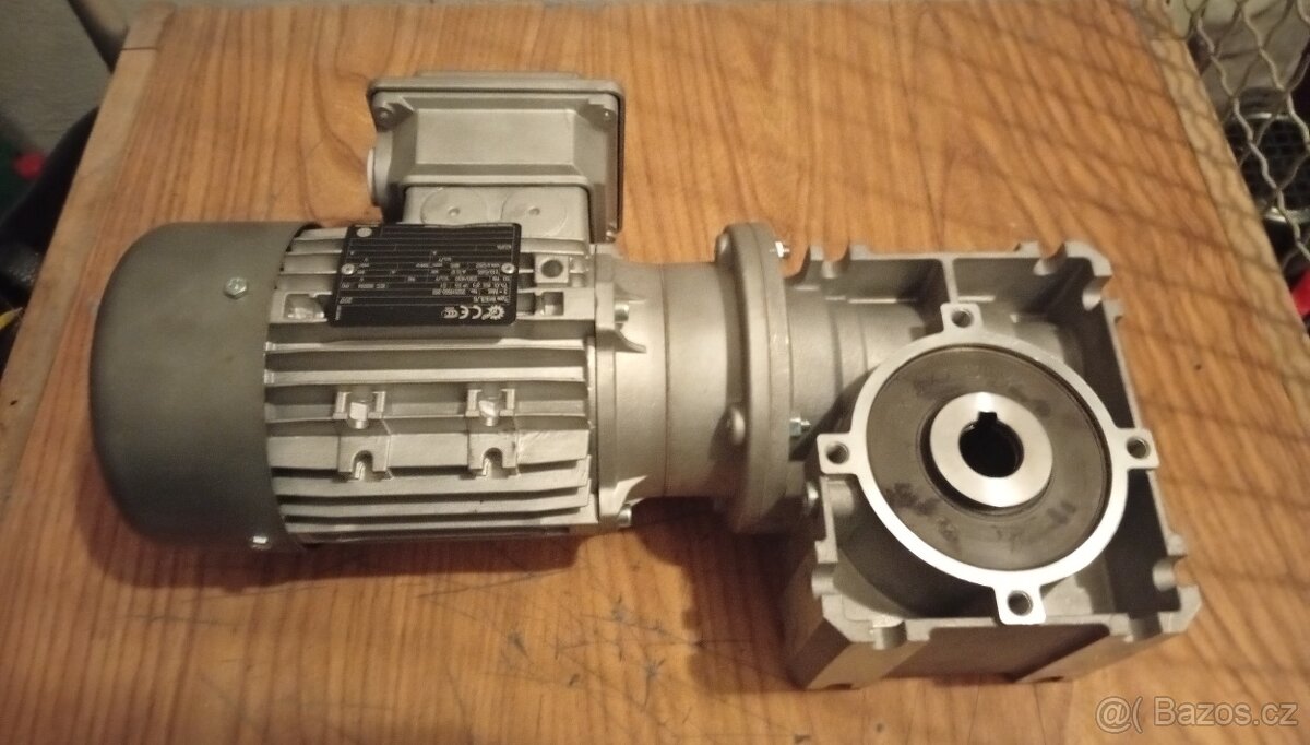 Elektromotor s převodovkou - 3