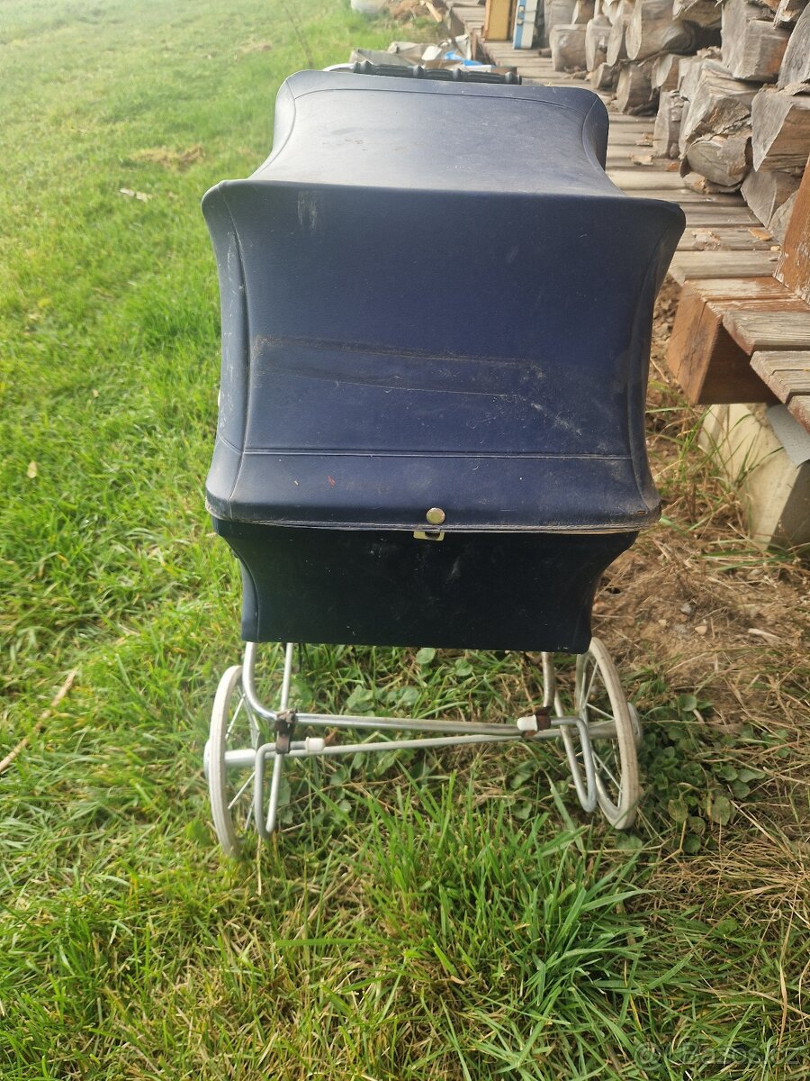 Starý dětský kočárek - 3