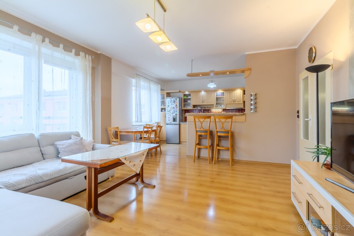 Prodej bytu, Kladno - Ostrovec, ul. Vojtěcha Lanny - 3