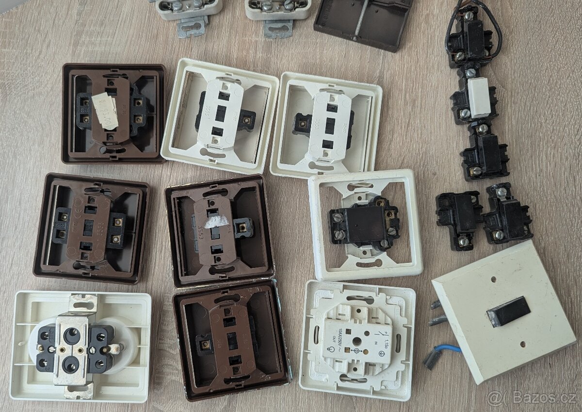 vypínače a zásuvky - 3