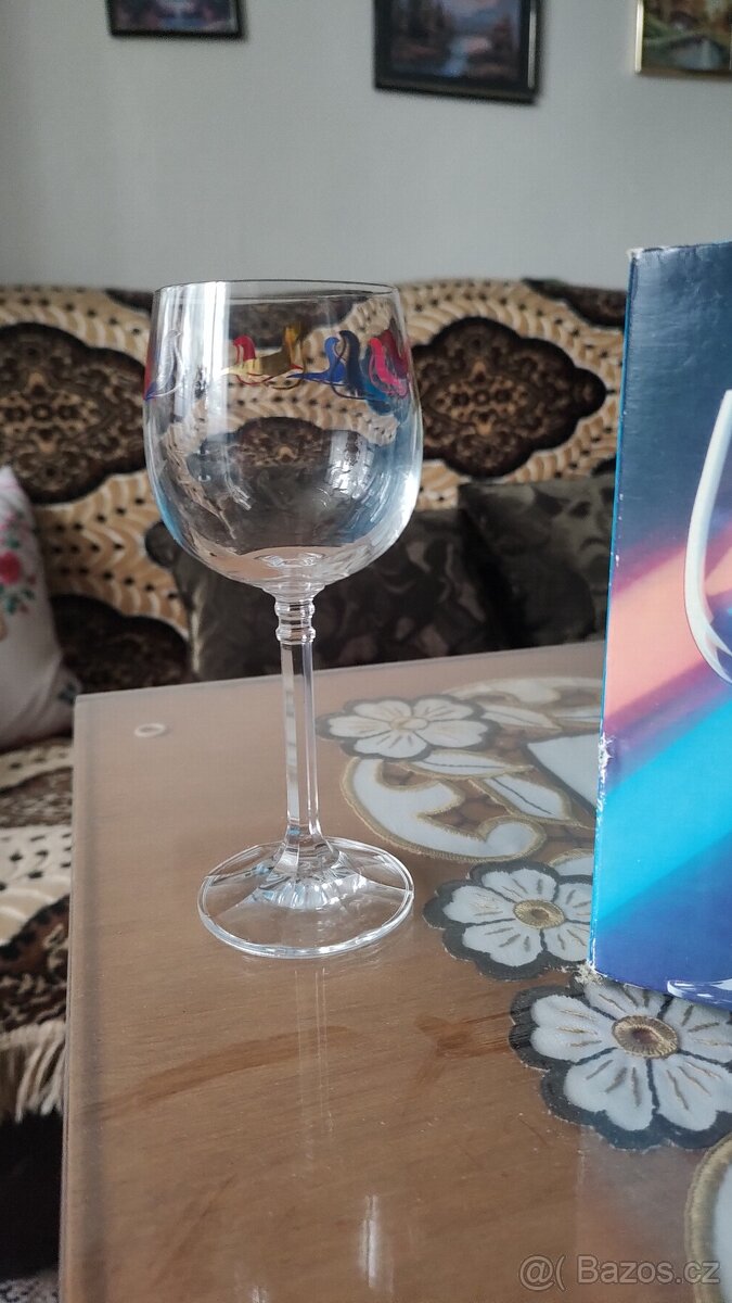 SKLENIČKY NA VÍNO Z r.2000 - 3