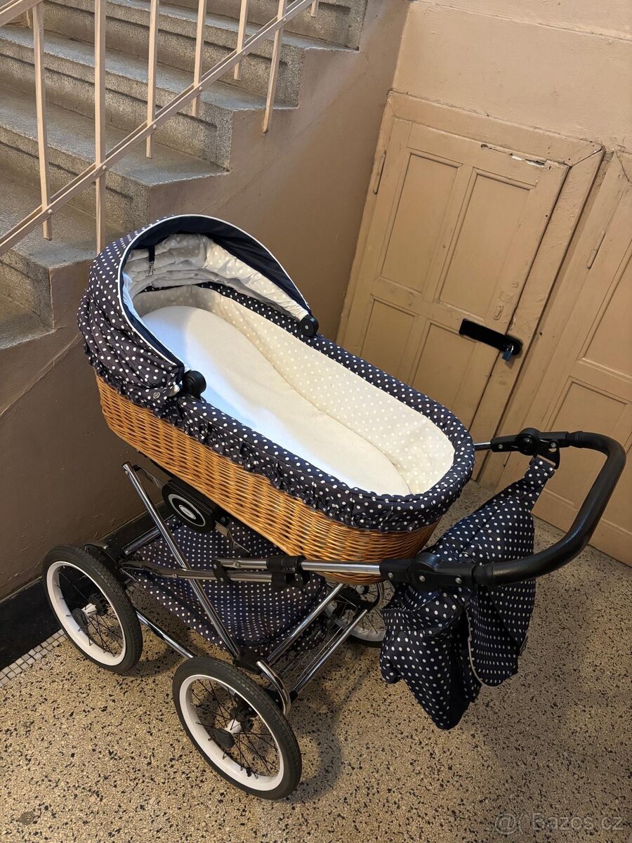 Houpací proutěný kočár - 3