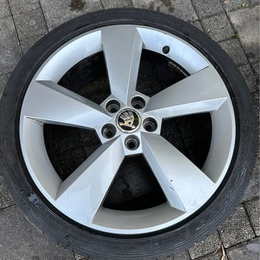 Kola ze Škoda Rapid 17' - 3